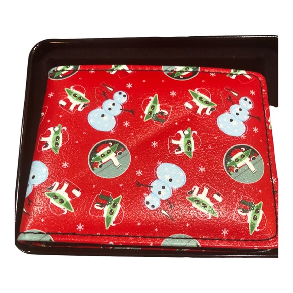 Star Wars red mandalorian snowman bifold wallet in black tin case new - Picture 6 of 9